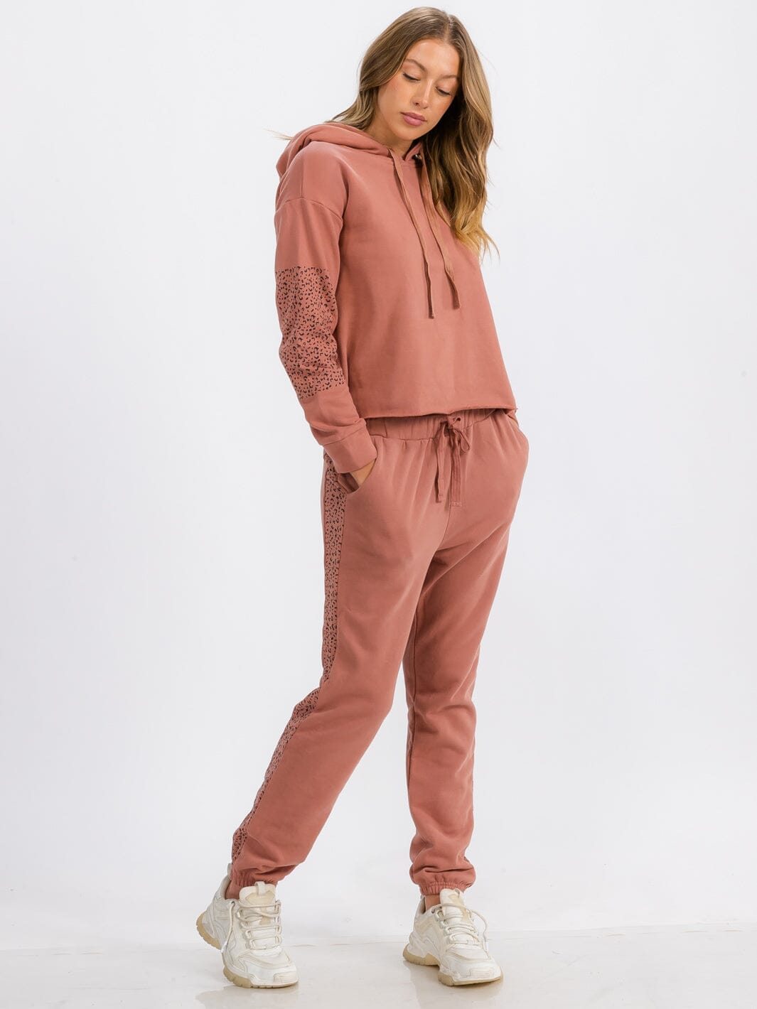 WOMEN'S ELASTIC WAIST FRONT POCKET ANIMAL PRINT DETAILED SWEATPANTS