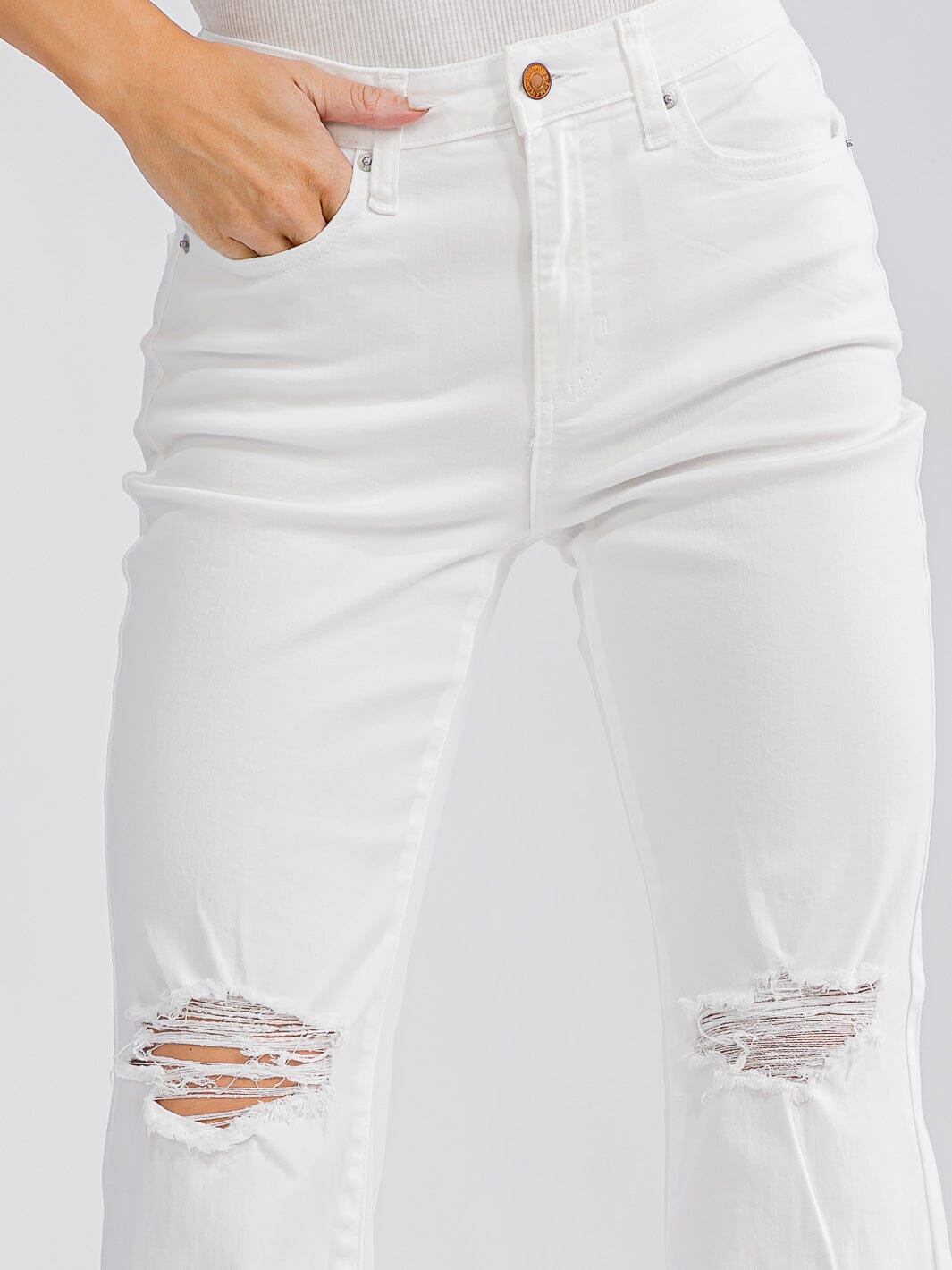 WOMEN'S BUTTON CLOSURE POCKETS DISTRESS BELL LEG DENIM PANTS