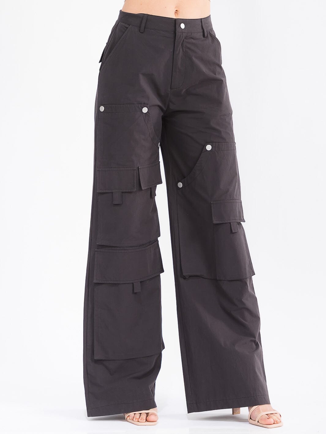 WOMEN'S BUTTON CLOSURE CARGO POCKETS WIDE LEG DENIM PANTS