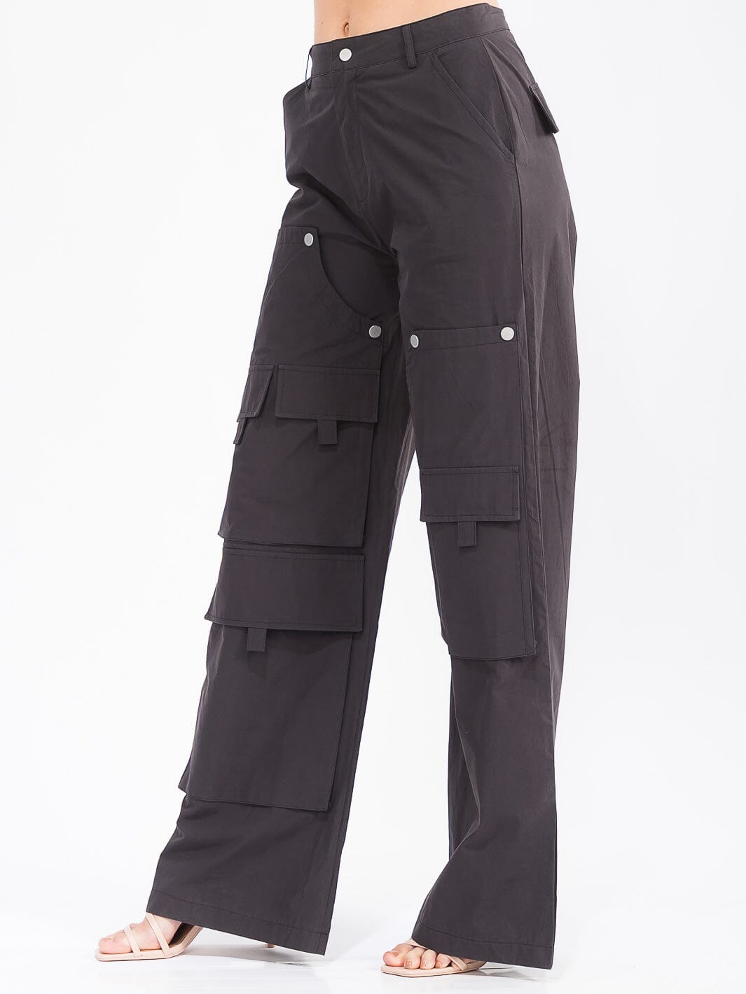 WOMEN'S BUTTON CLOSURE CARGO POCKETS WIDE LEG DENIM PANTS