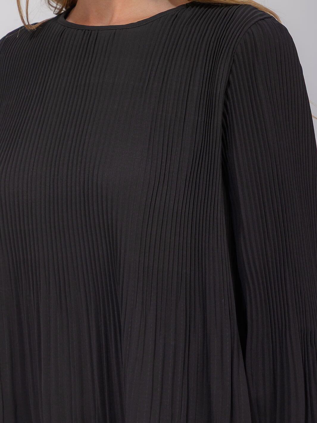 WOMEN'S LONG SLEEVE PLEATED BLOUSE